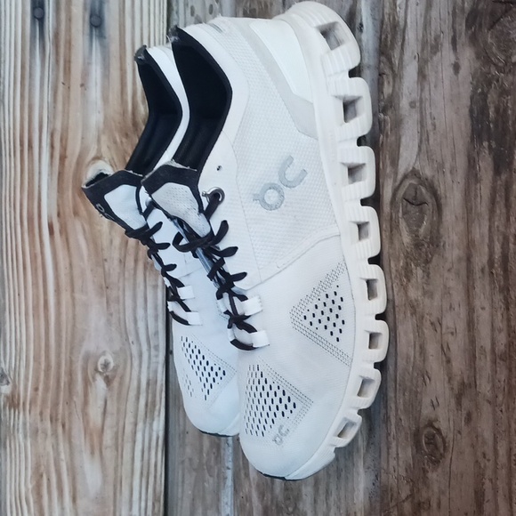 On cloud running shoes - Picture 4 of 10